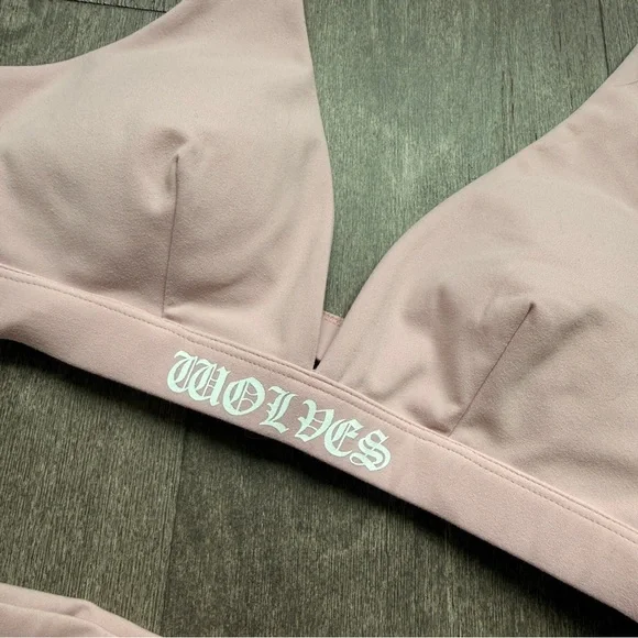 Darc Sport - Pink Exclusive 1 of 500 Wolves Bra and Scrunch Bottom Shorts Set - Picture 4 of 6